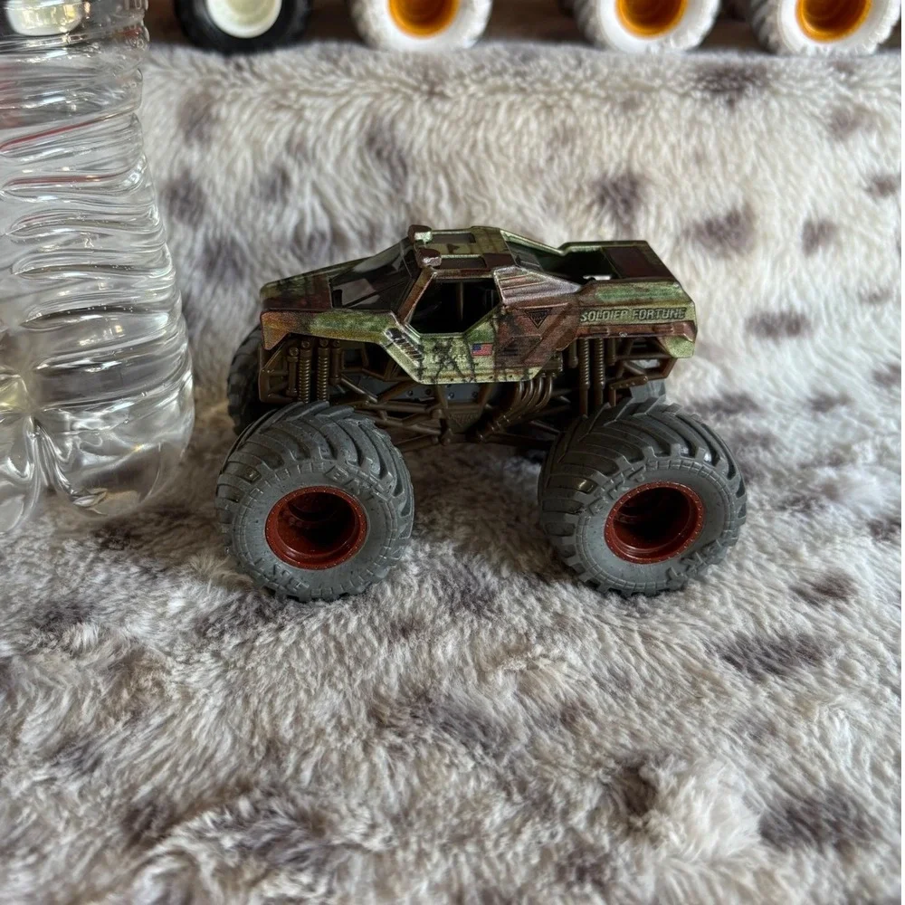 Hot Wheels Monster Jam Soldier Fortune Camouflage Monster Truck 1:64 Scale